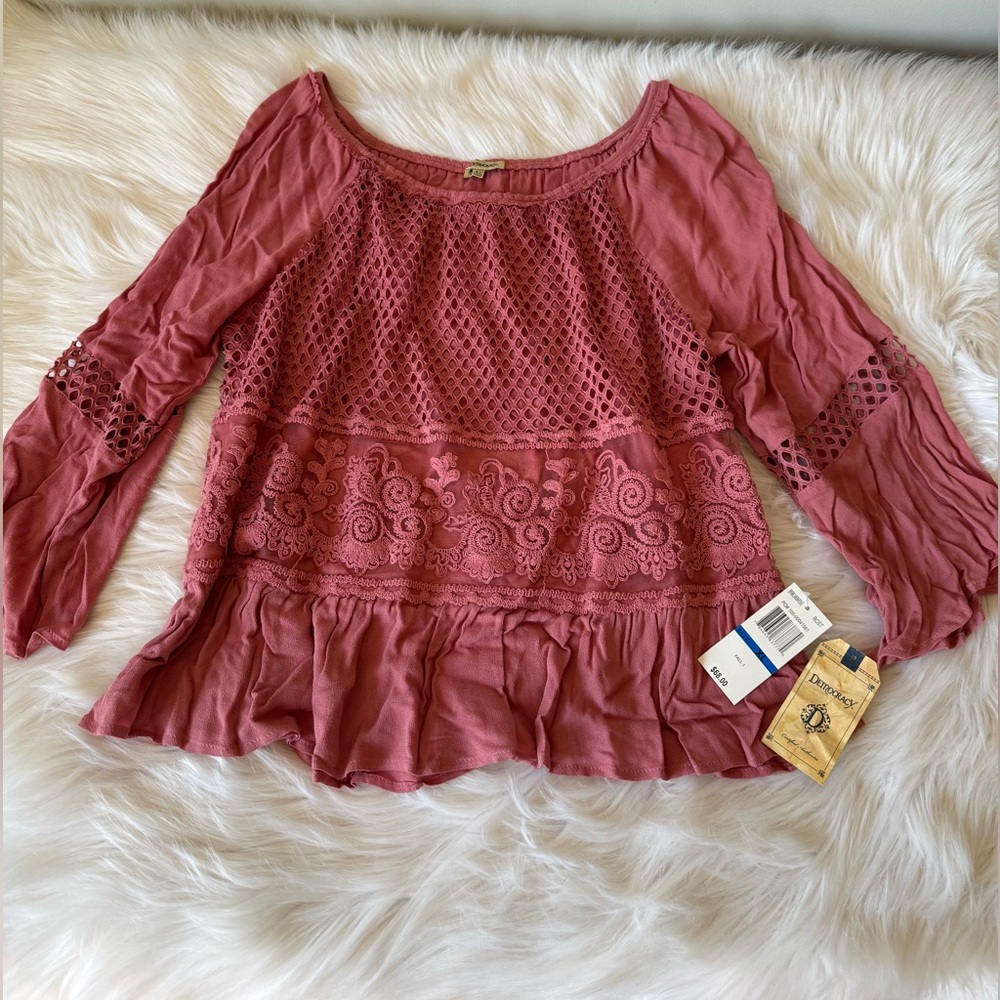 Democracy Rose Lace Blouse - Picture 2 of 5